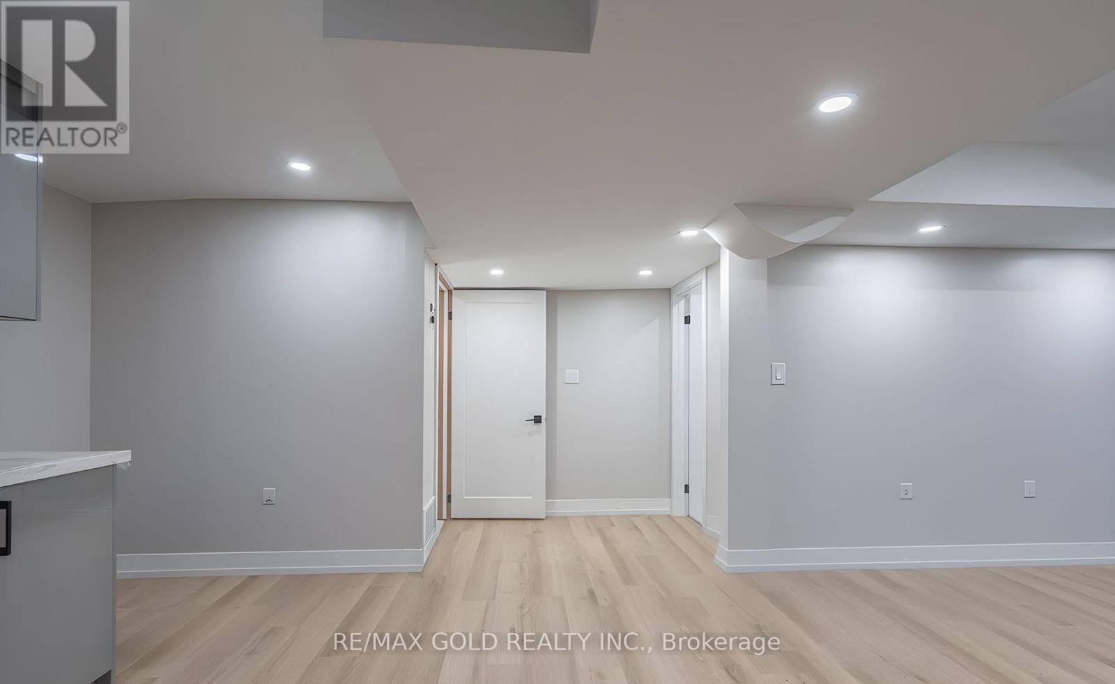 19 EAGLERIDGE DRIVE - 38
