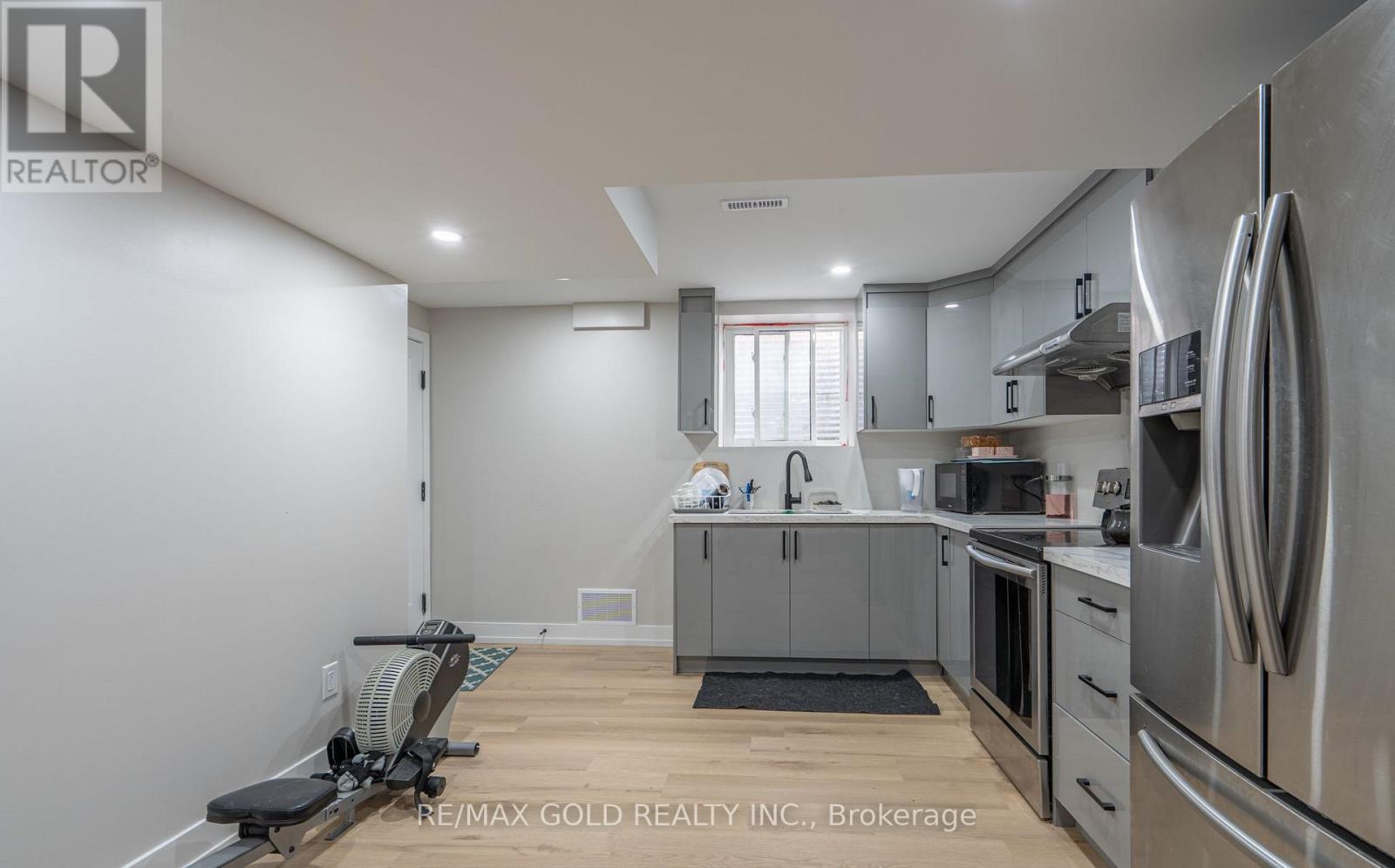 19 EAGLERIDGE DRIVE - 43