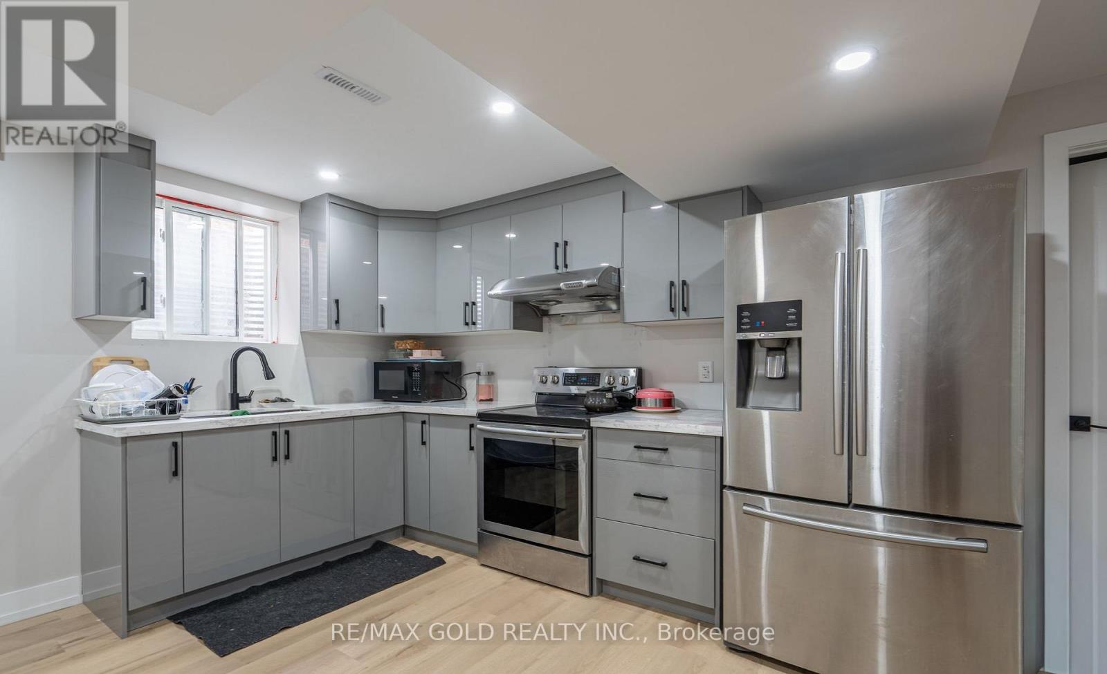 19 EAGLERIDGE DRIVE - 44