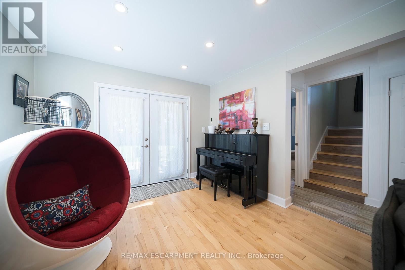 32 ELMWOOD AVENUE - 13