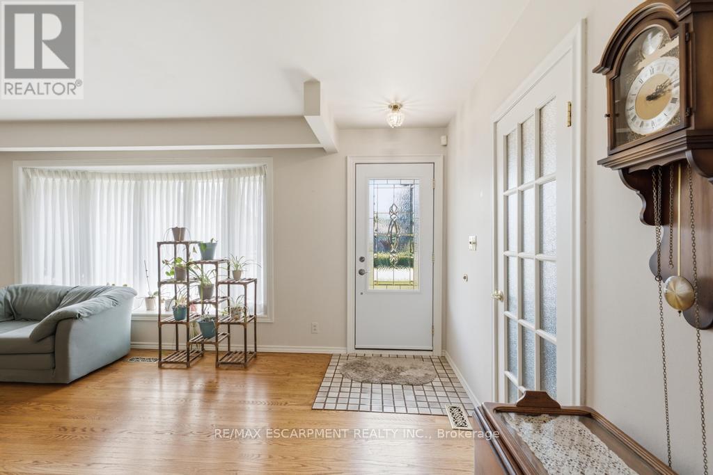 41 ORIOLE CRESCENT - 3