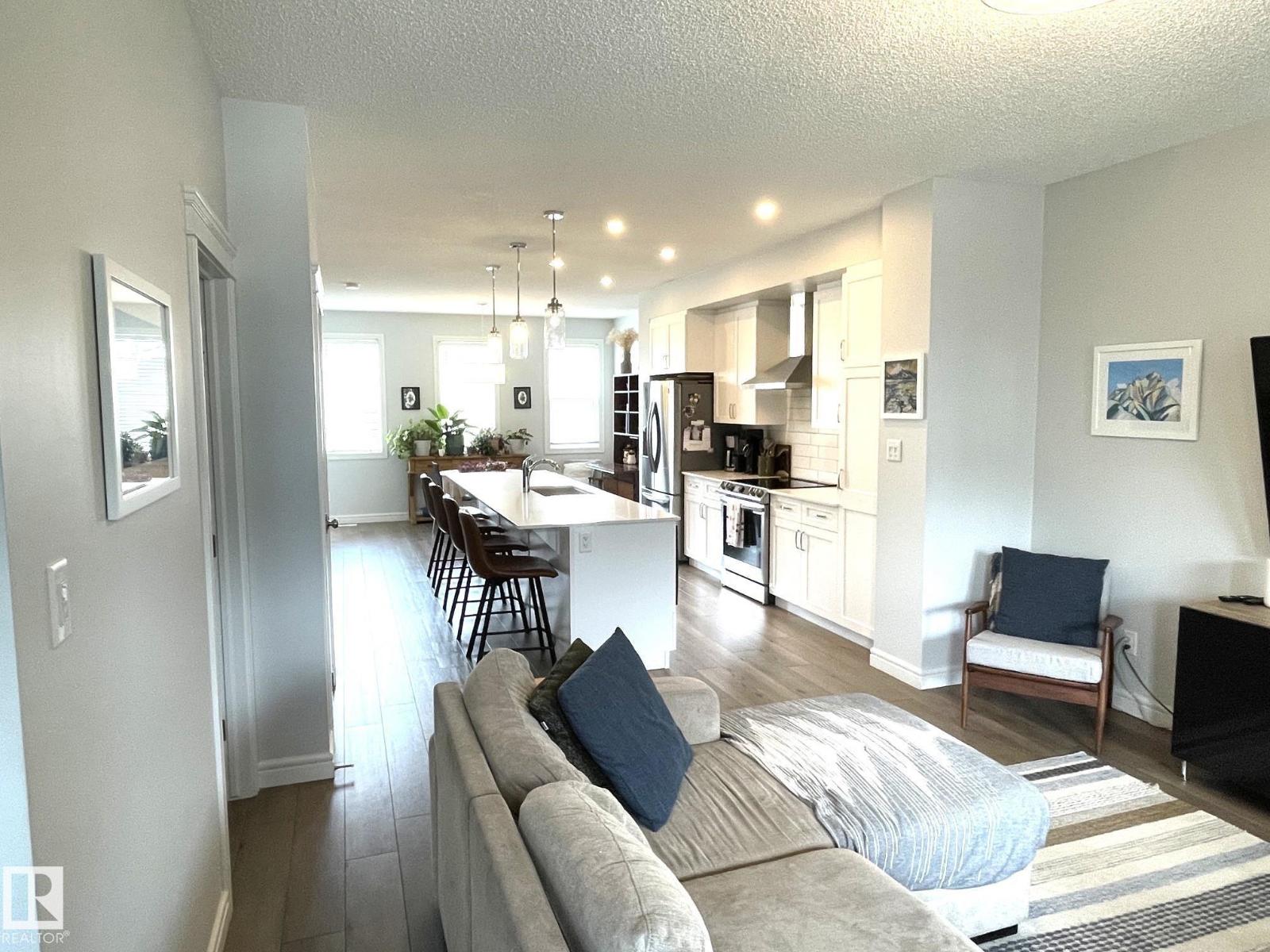 19227 27 AV NW - 3