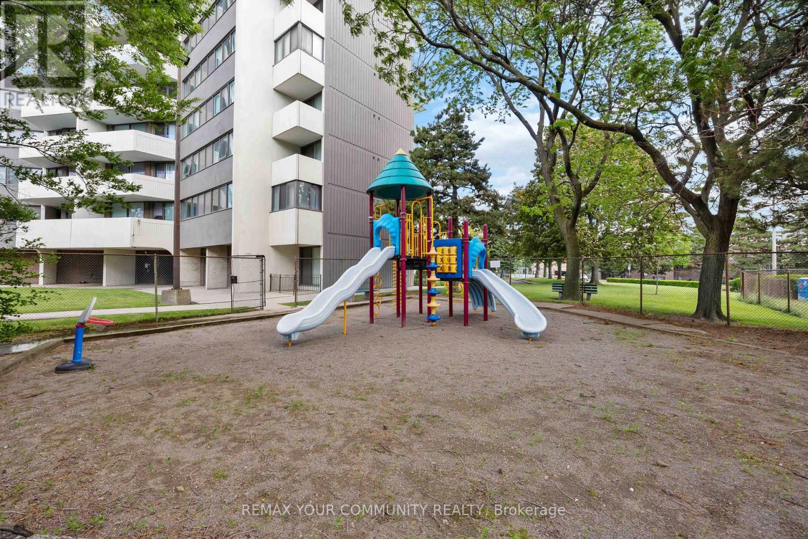 #801 150 NEPTUNE DRIVE - 32