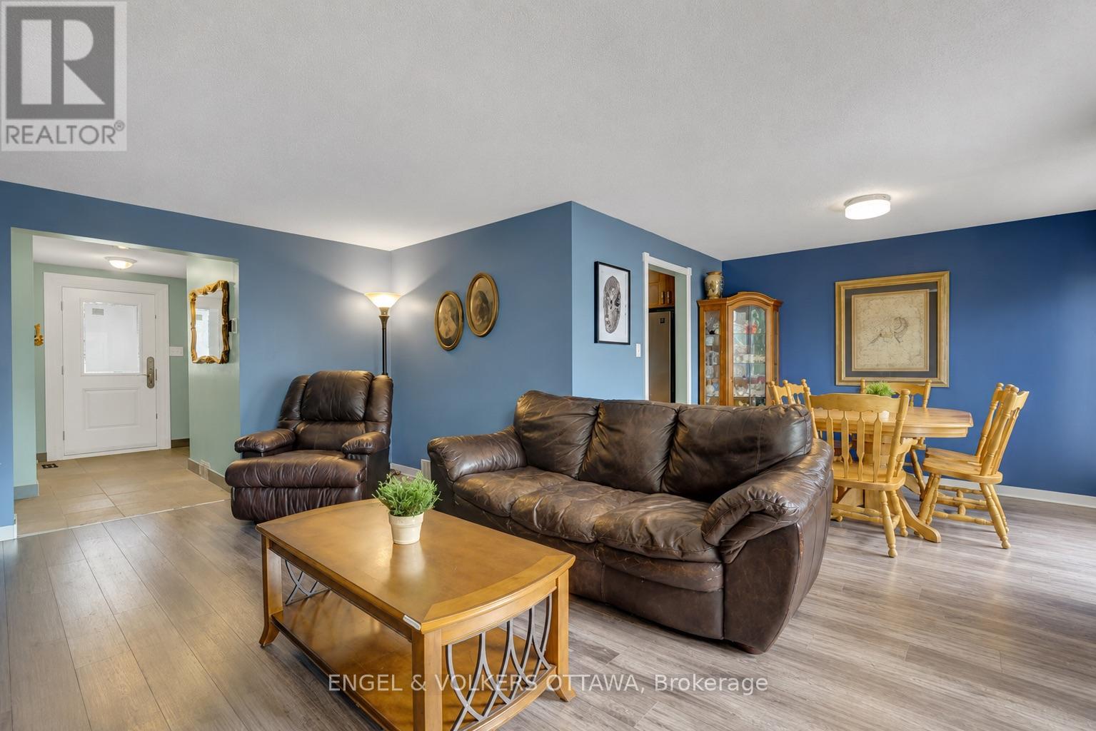 3 Bed, 3 Bath House for Sale in Ottawa – 1844 PRESTWICK DRIVE, Ottawa – MLS# X13467838 - Image 11