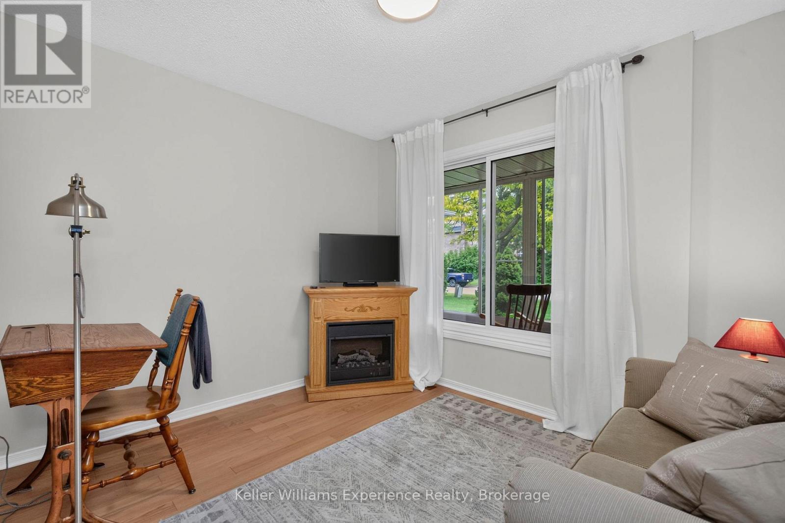 922 PLAYFAIR ROAD - 21