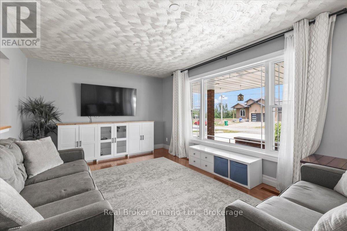 220 FORLER STREET - 8