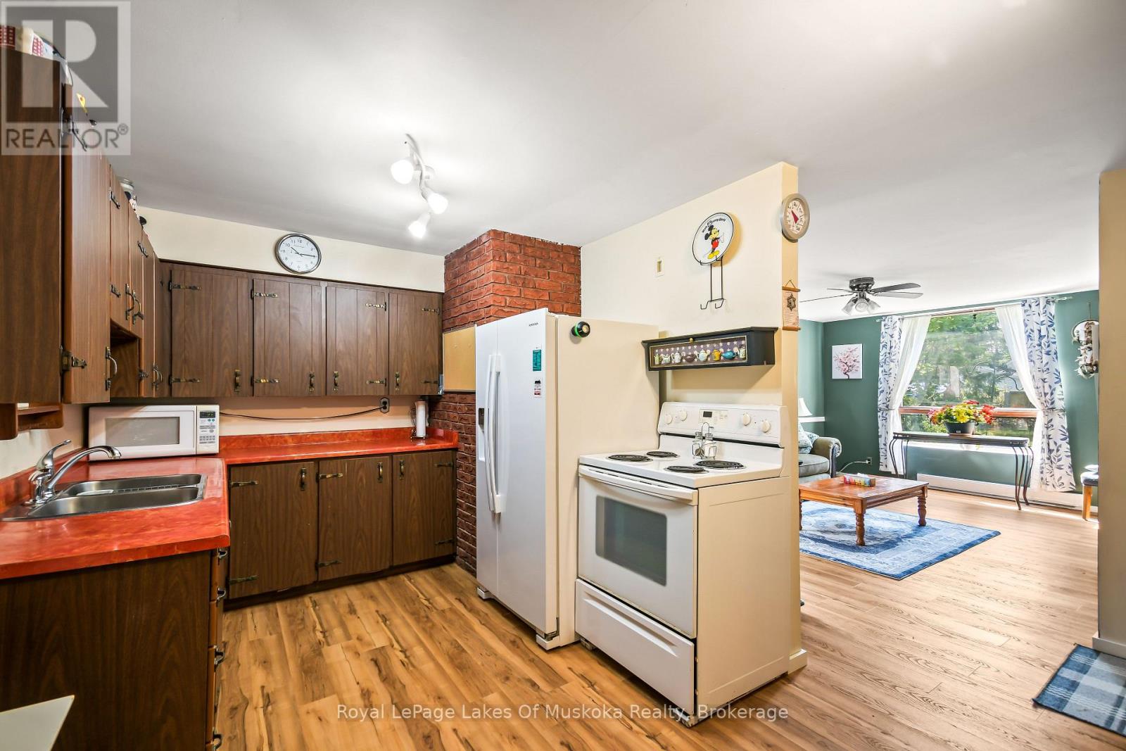 571 DAVID STREET E - 22