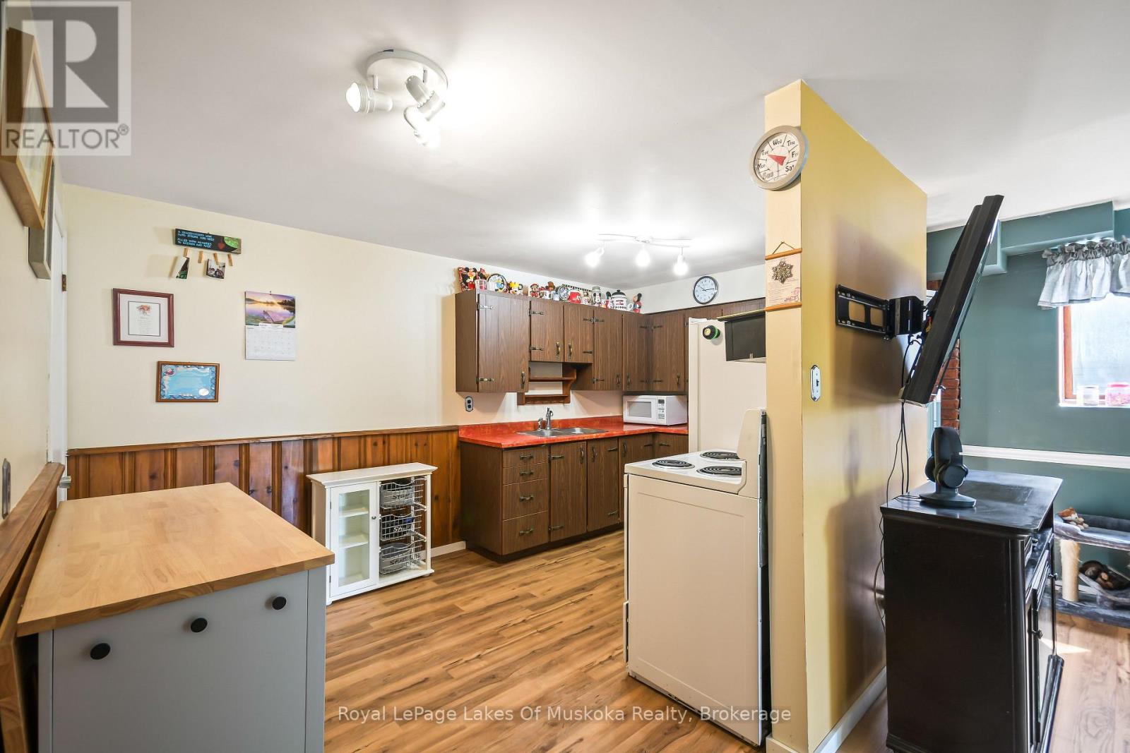 571 DAVID STREET E - 23