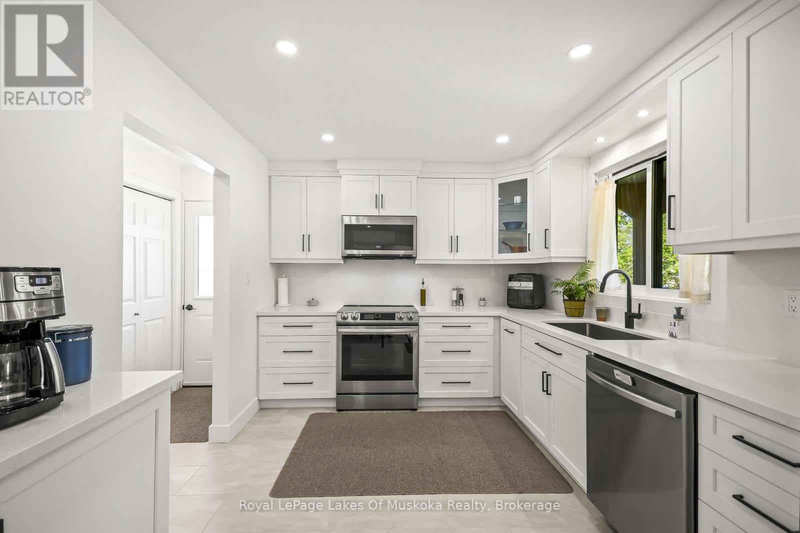 571 DAVID STREET E - 4