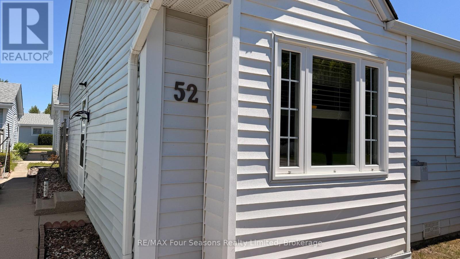 #52 303 WATERLOO STREET - 1