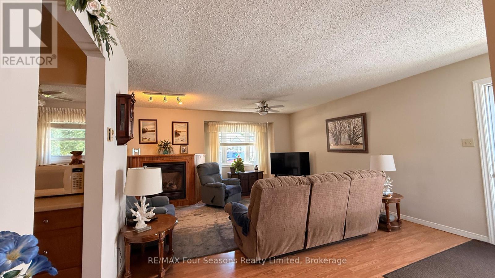 #52 303 WATERLOO STREET - 13