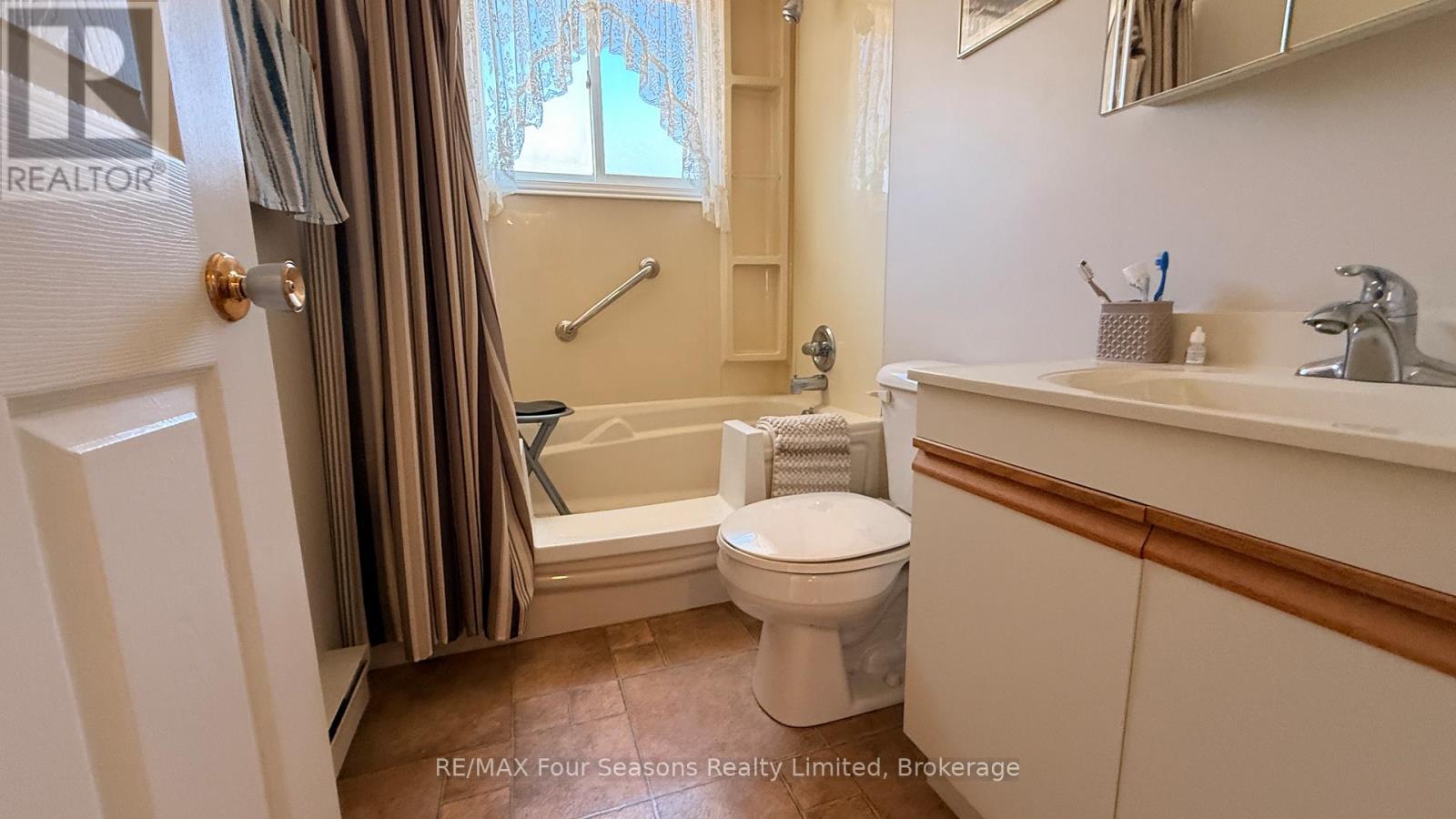 #52 303 WATERLOO STREET - 14