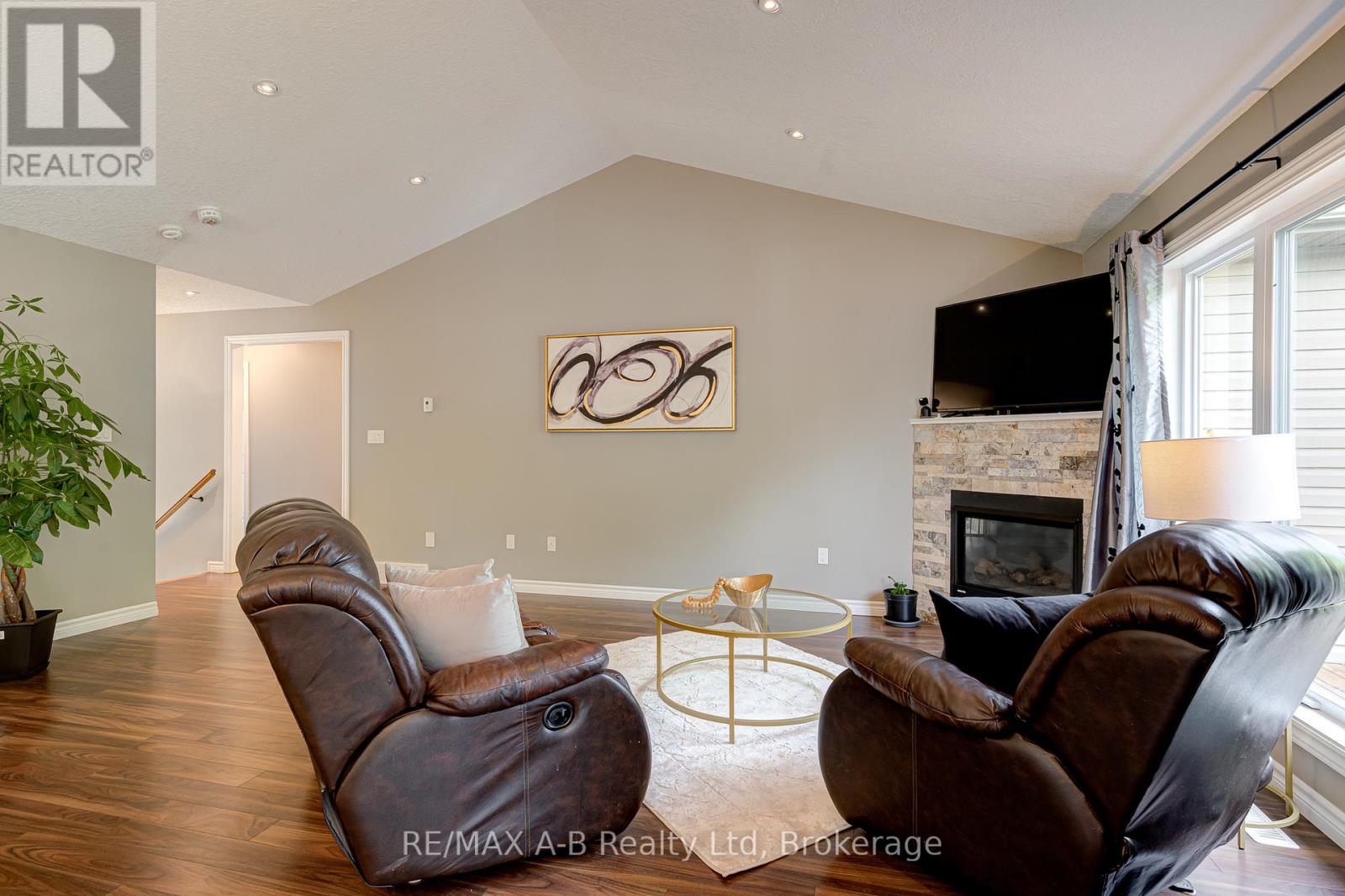 79 SYLVIA STREET - 10