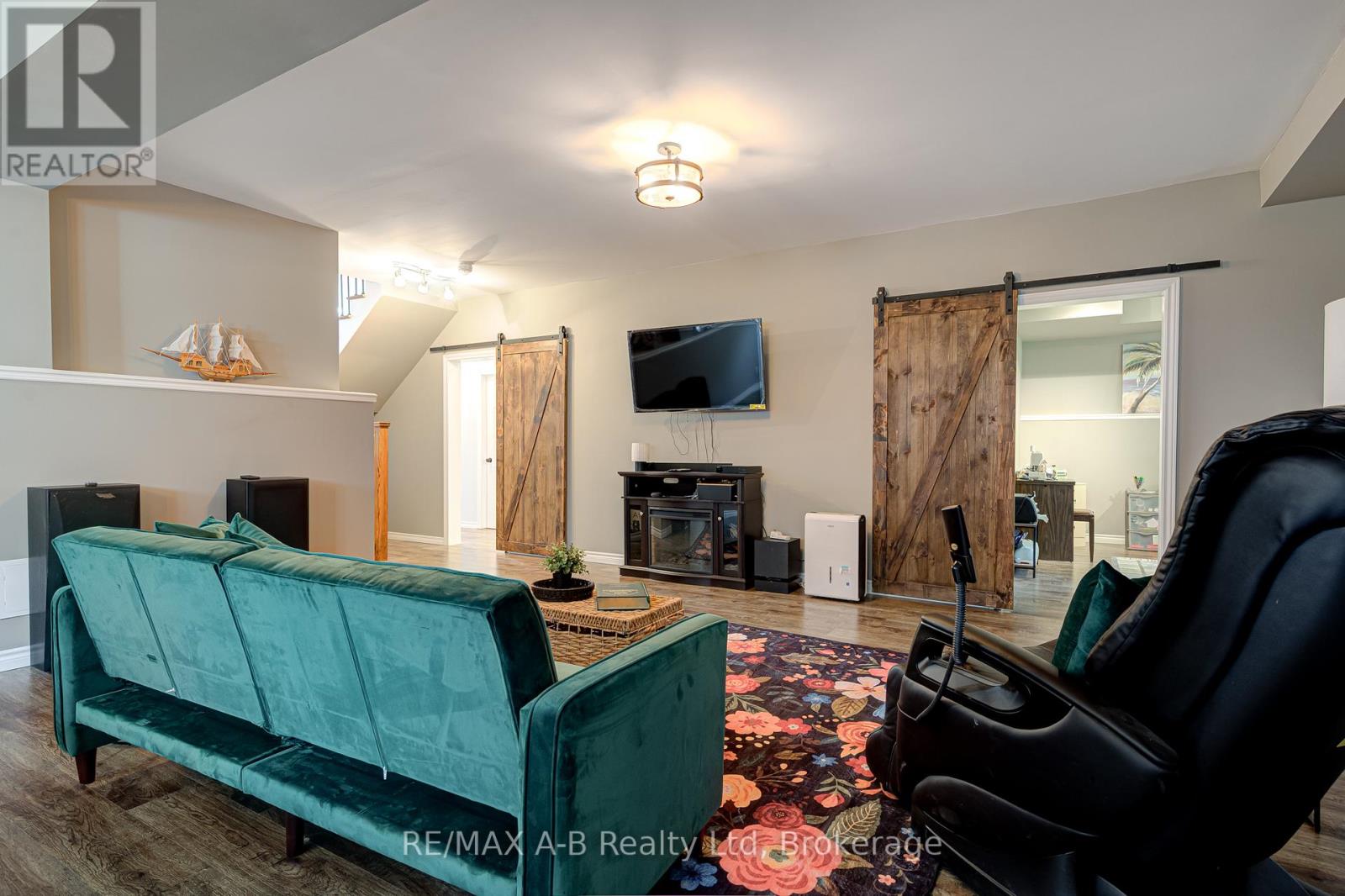 79 SYLVIA STREET - 27