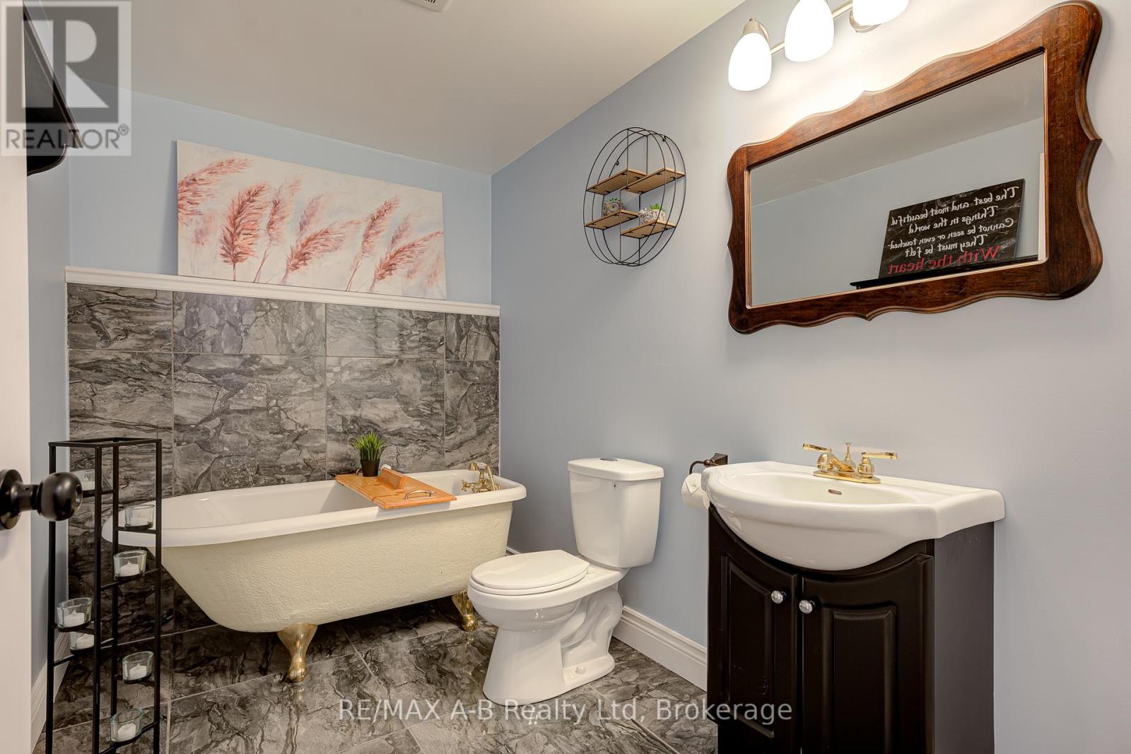 79 SYLVIA STREET - 32