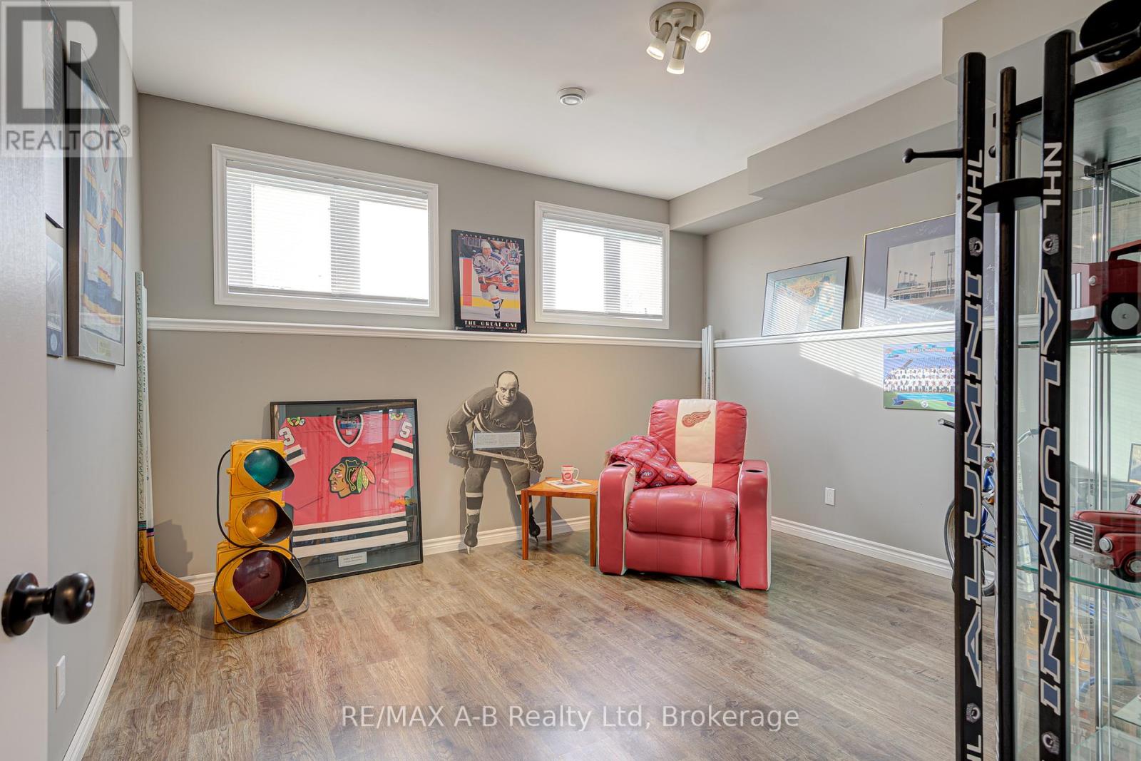 79 SYLVIA STREET - 33