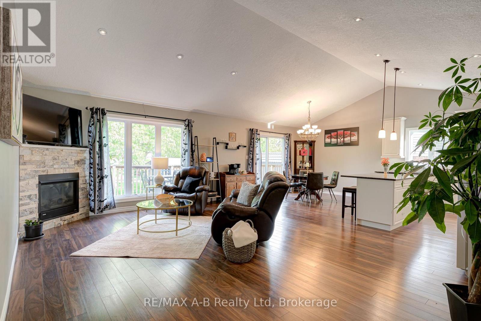 79 SYLVIA STREET - 8