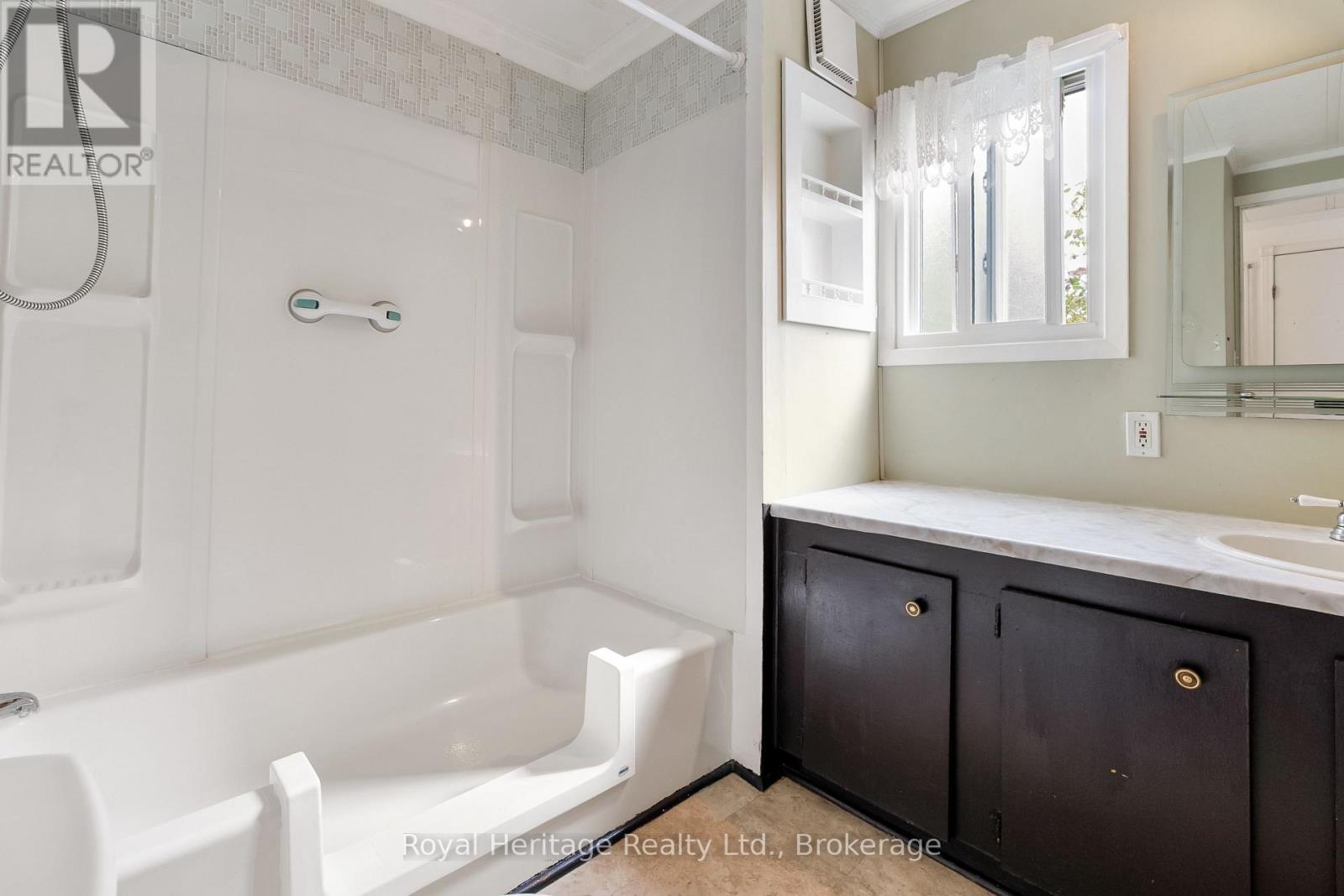19 PARK CRESCENT - 12