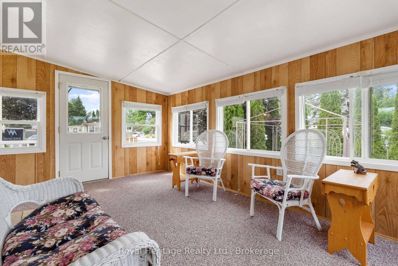 19 PARK CRESCENT - 16