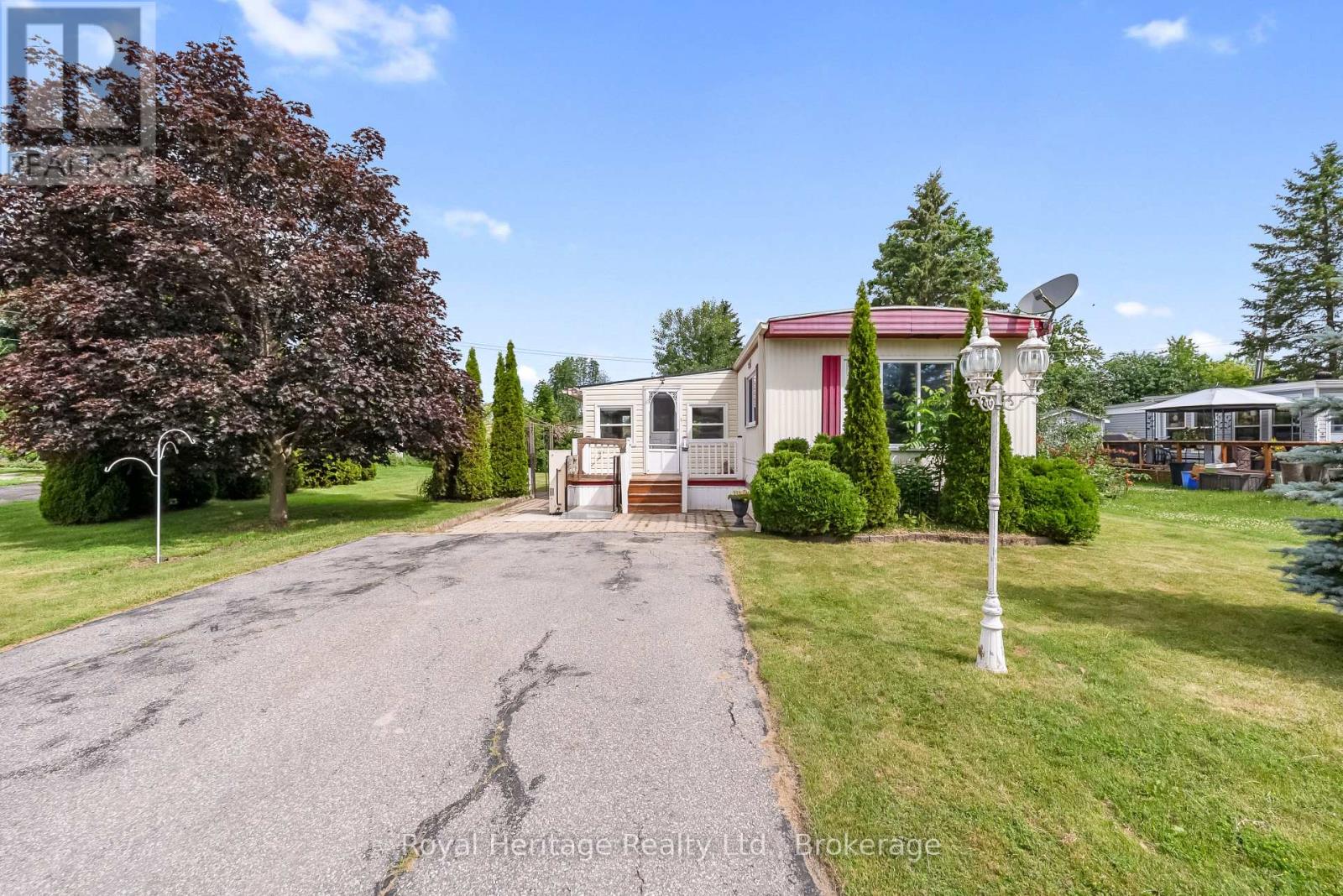 19 PARK CRESCENT - 21