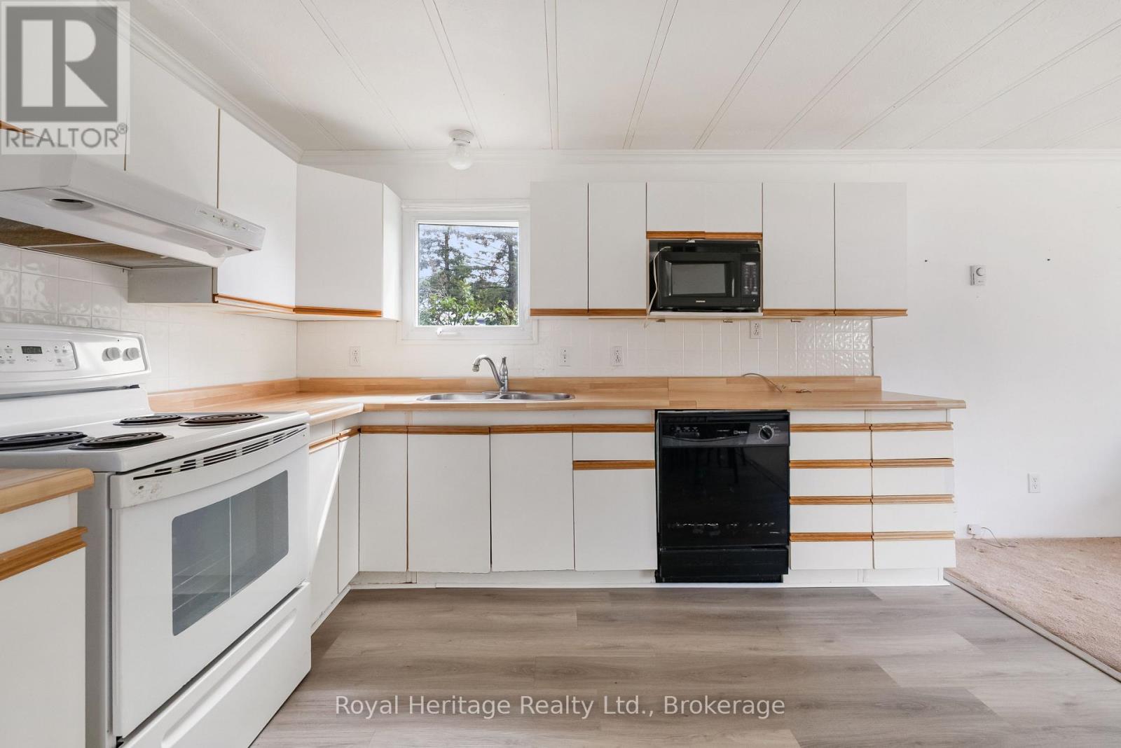 19 PARK CRESCENT - 6