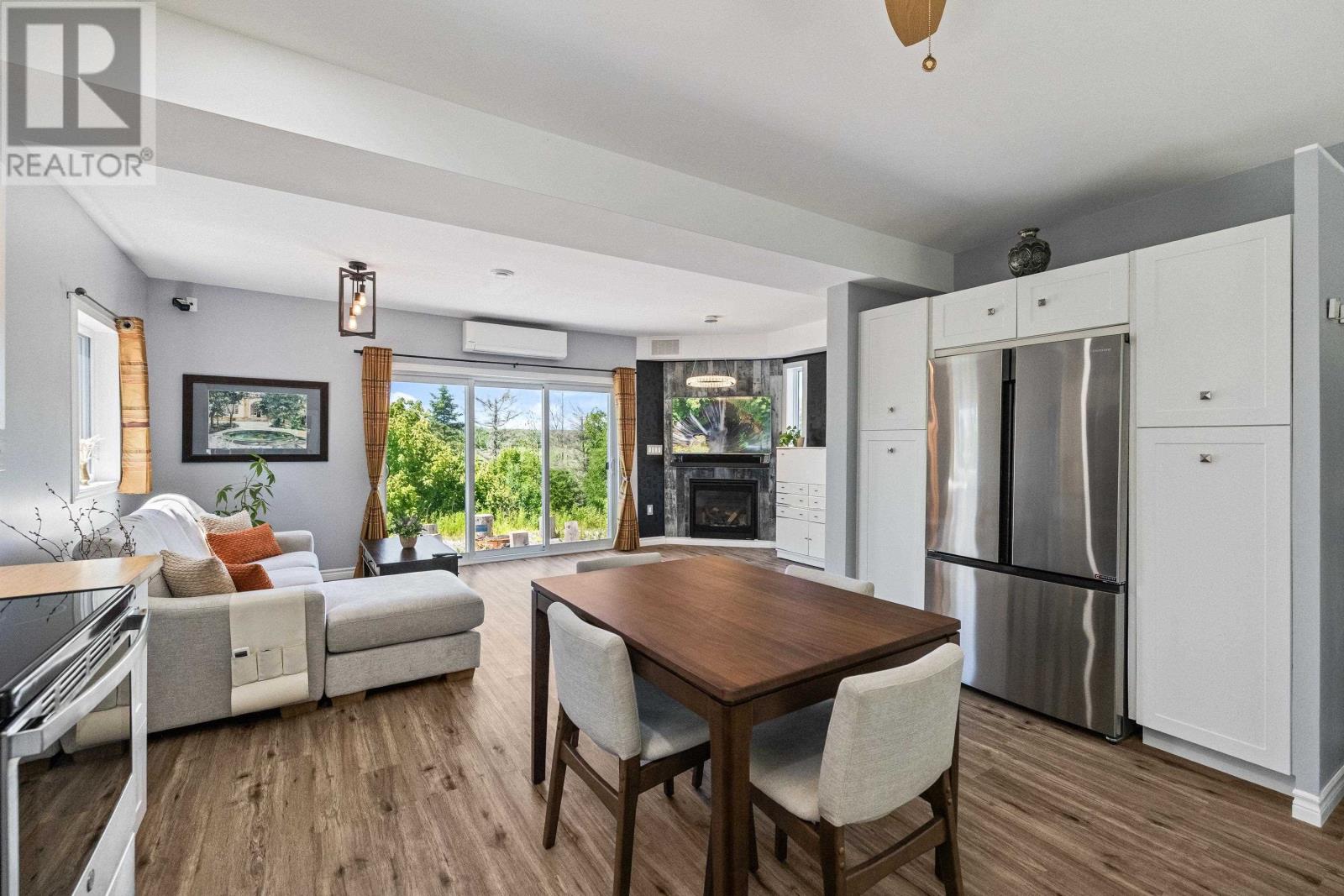 499 South Melville Road - 11