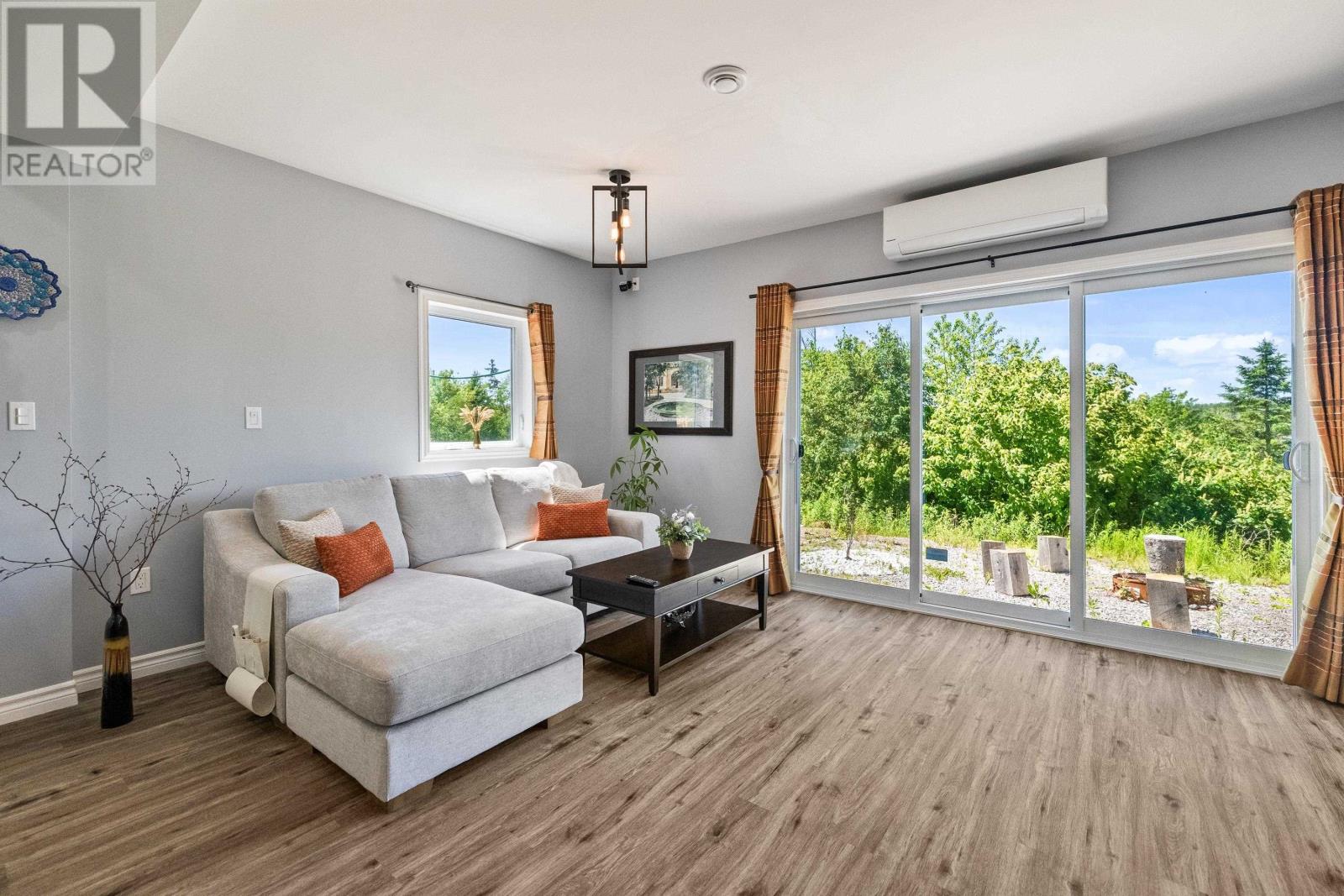 499 South Melville Road - 12
