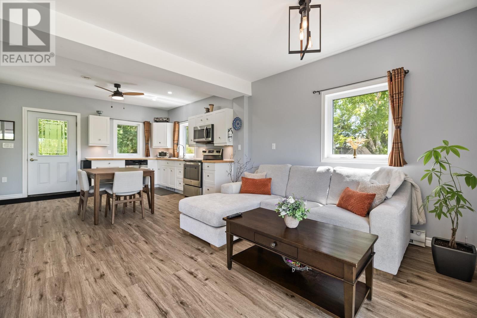 499 South Melville Road - 13
