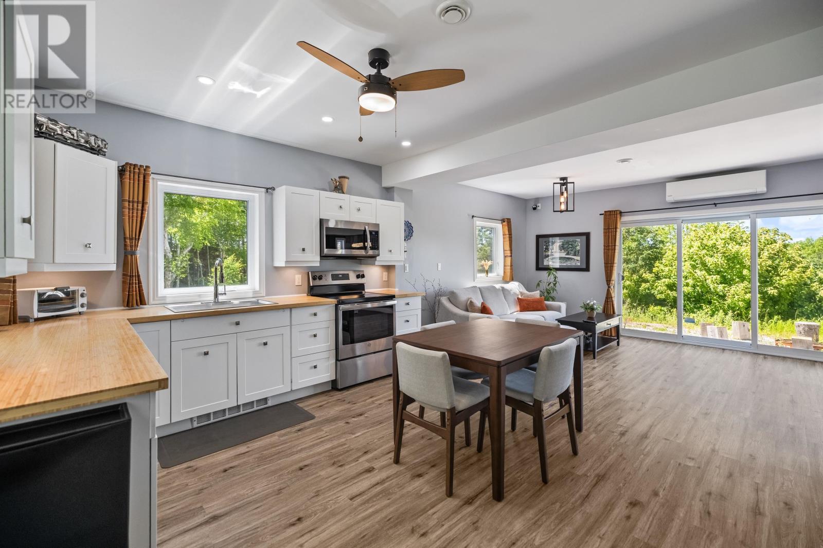 499 South Melville Road - 7