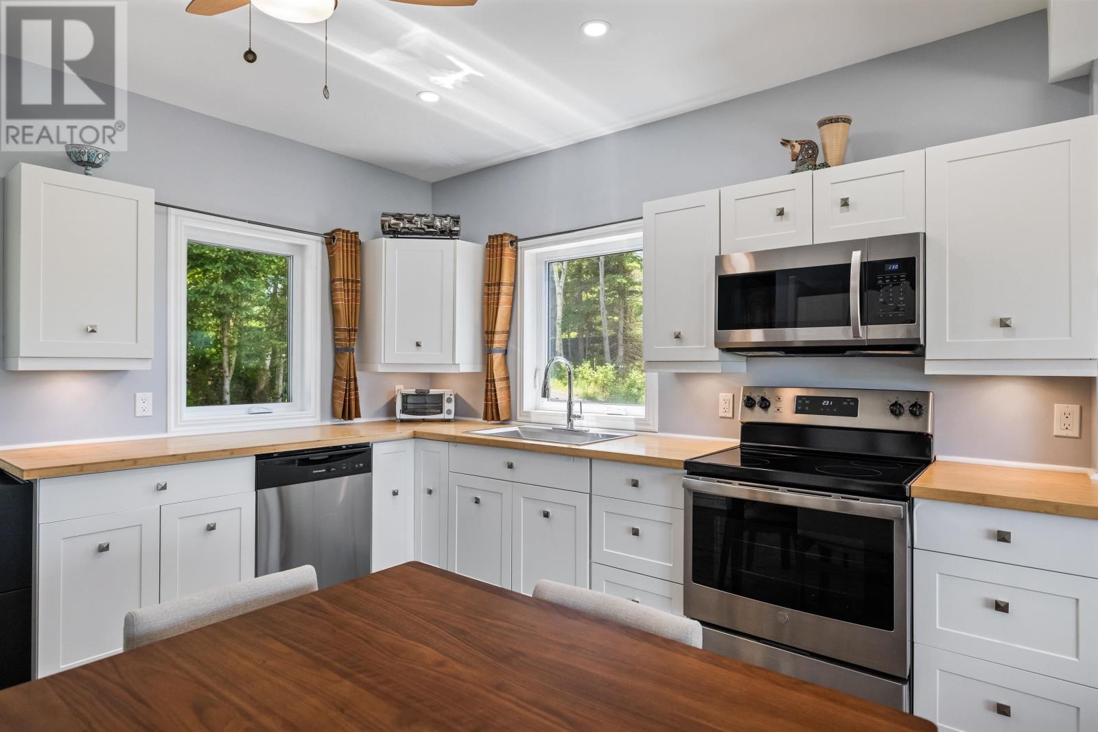 499 South Melville Road - 9