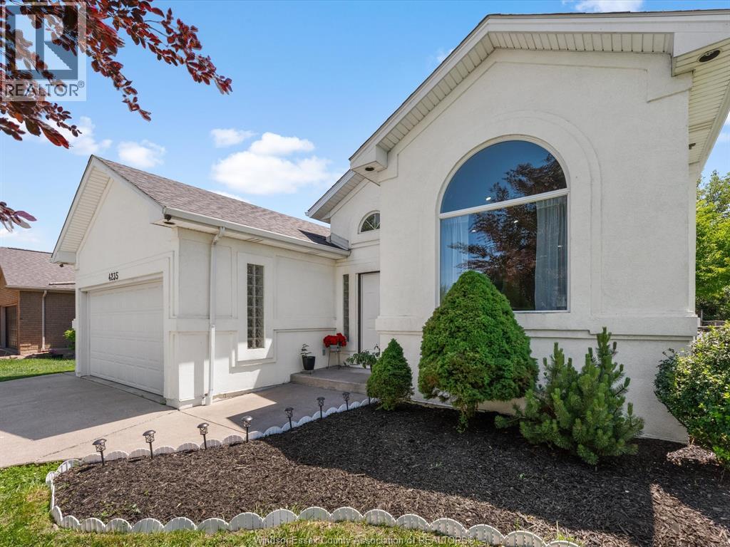 4235 PROVIDENCE CRESCENT - 3