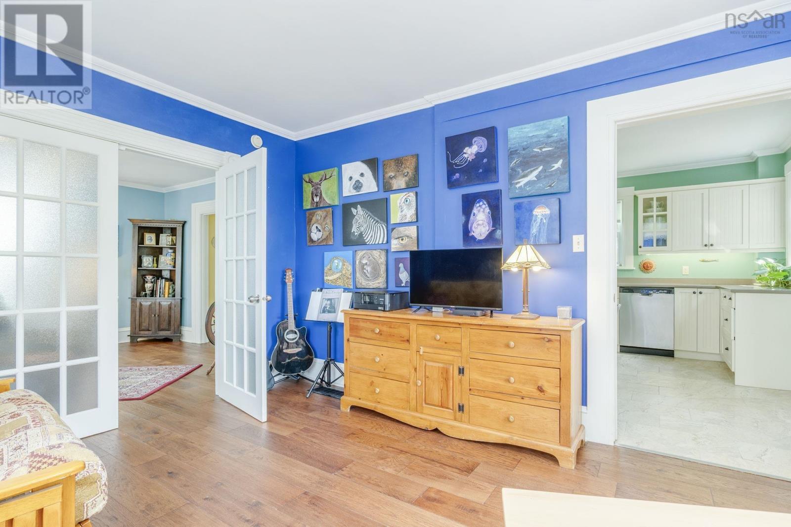 206 Fox Street - 10