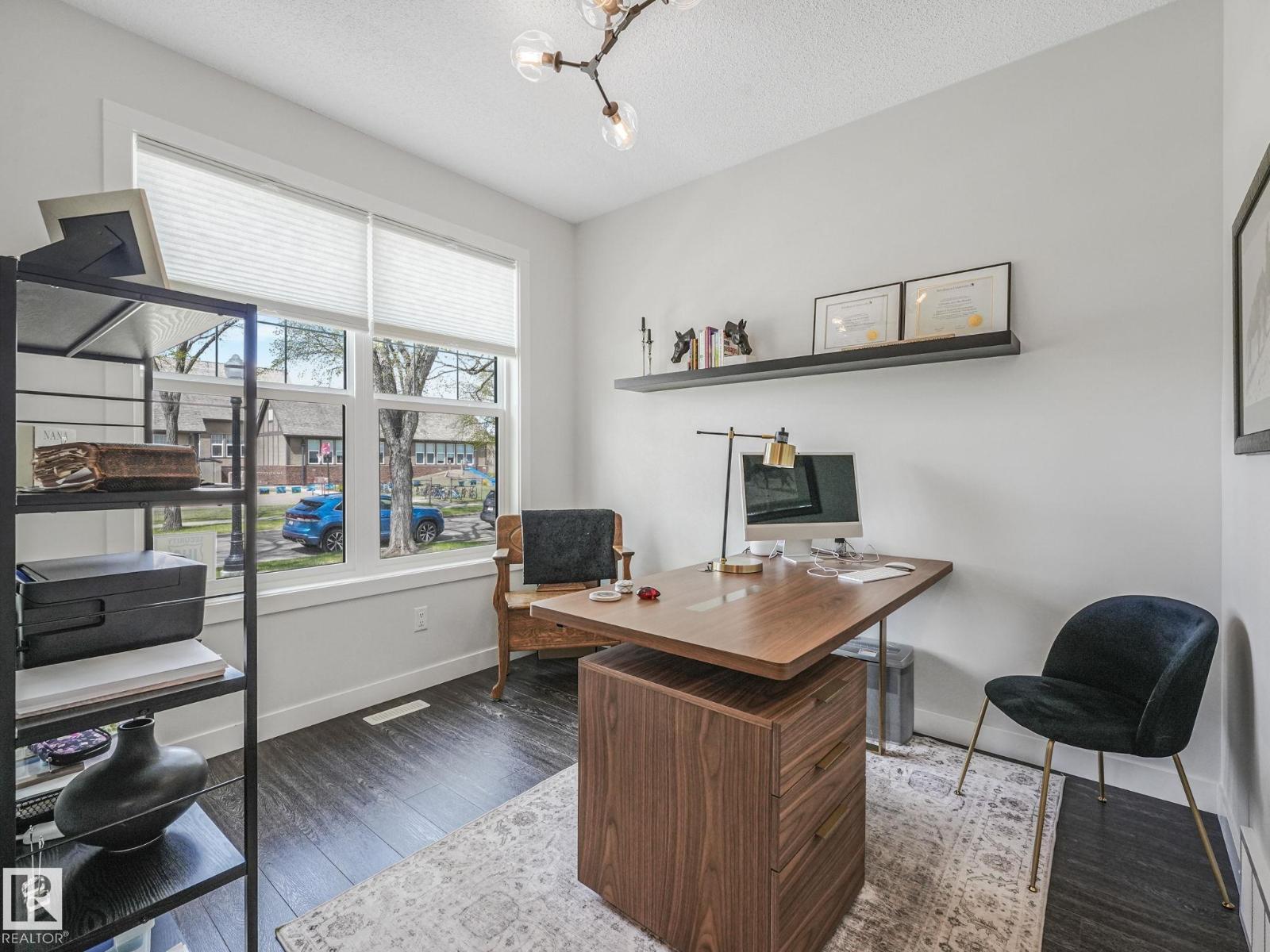 10221 135 ST NW - 4