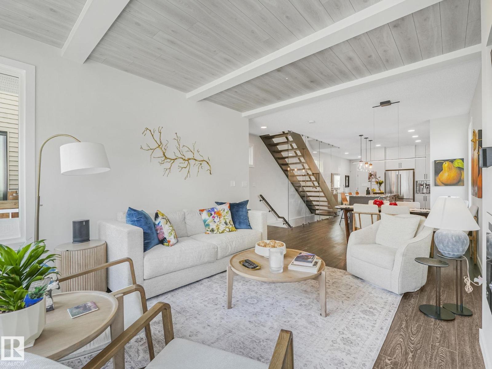 10221 135 ST NW - 12