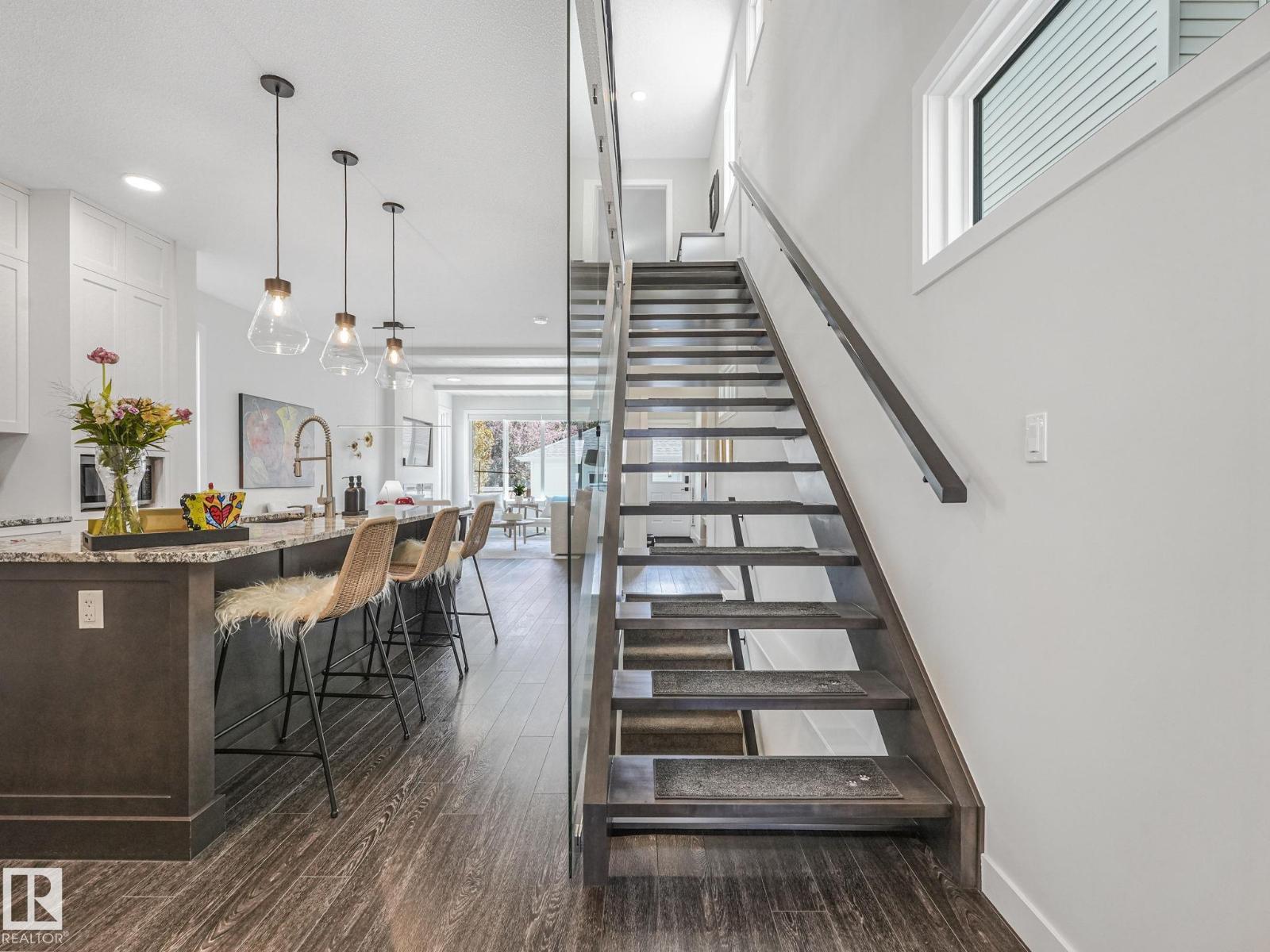 10221 135 ST NW - 17