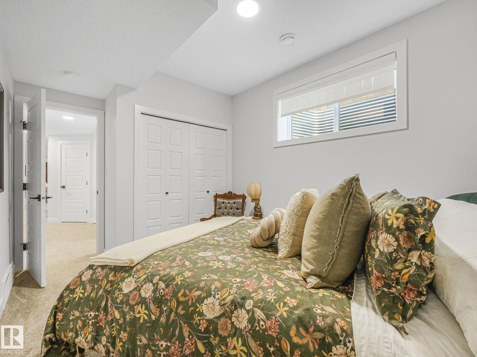 10221 135 ST NW - 45
