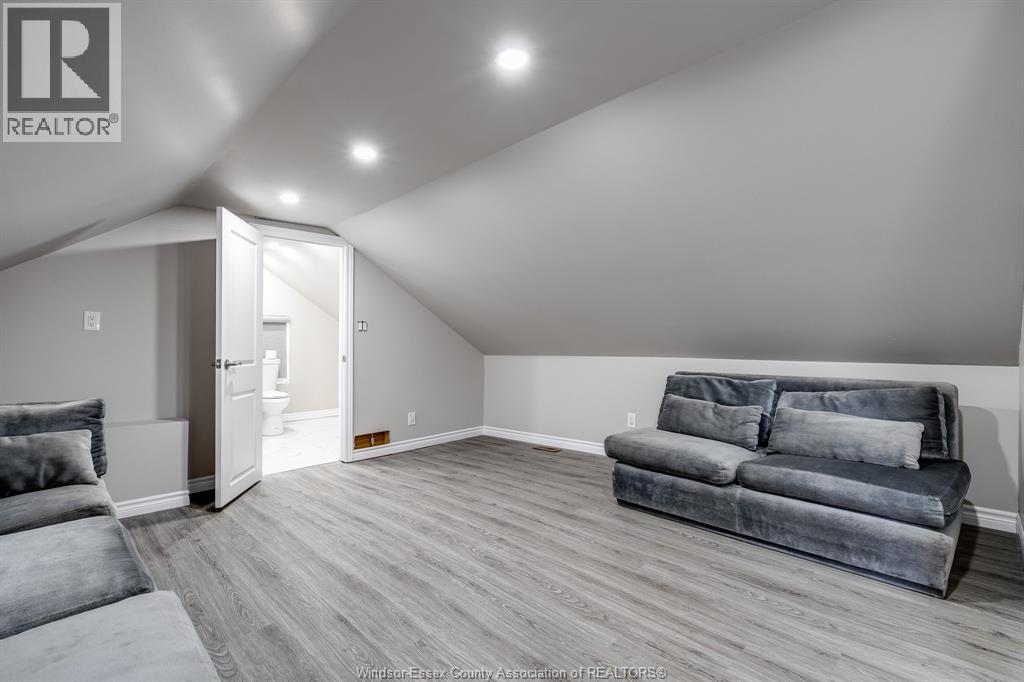 559 Chatham STREET East - 16