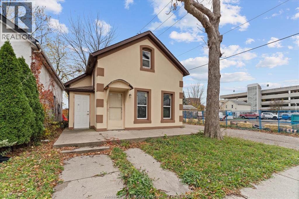 559 Chatham STREET East - 24