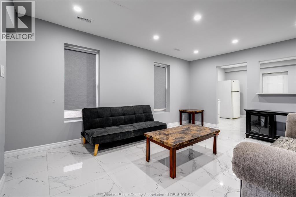 559 Chatham STREET East - 3