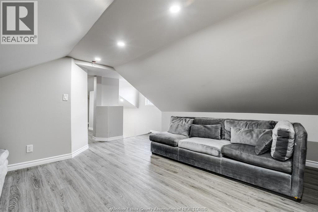 559 Chatham STREET East - 17