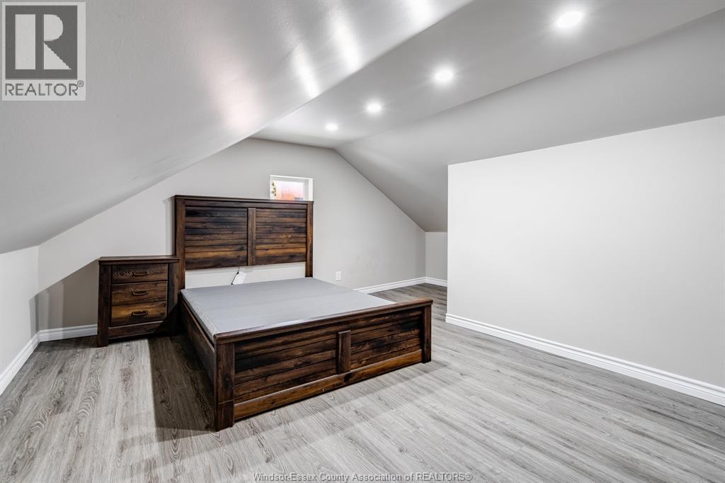 559 Chatham STREET East - 21