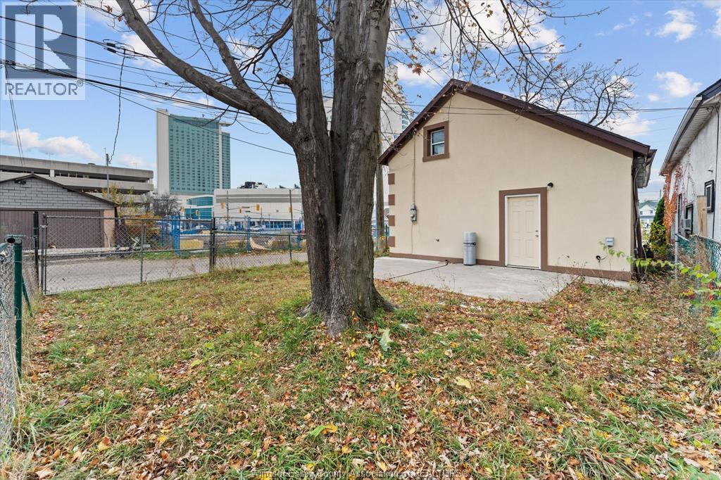 559 Chatham STREET East - 31