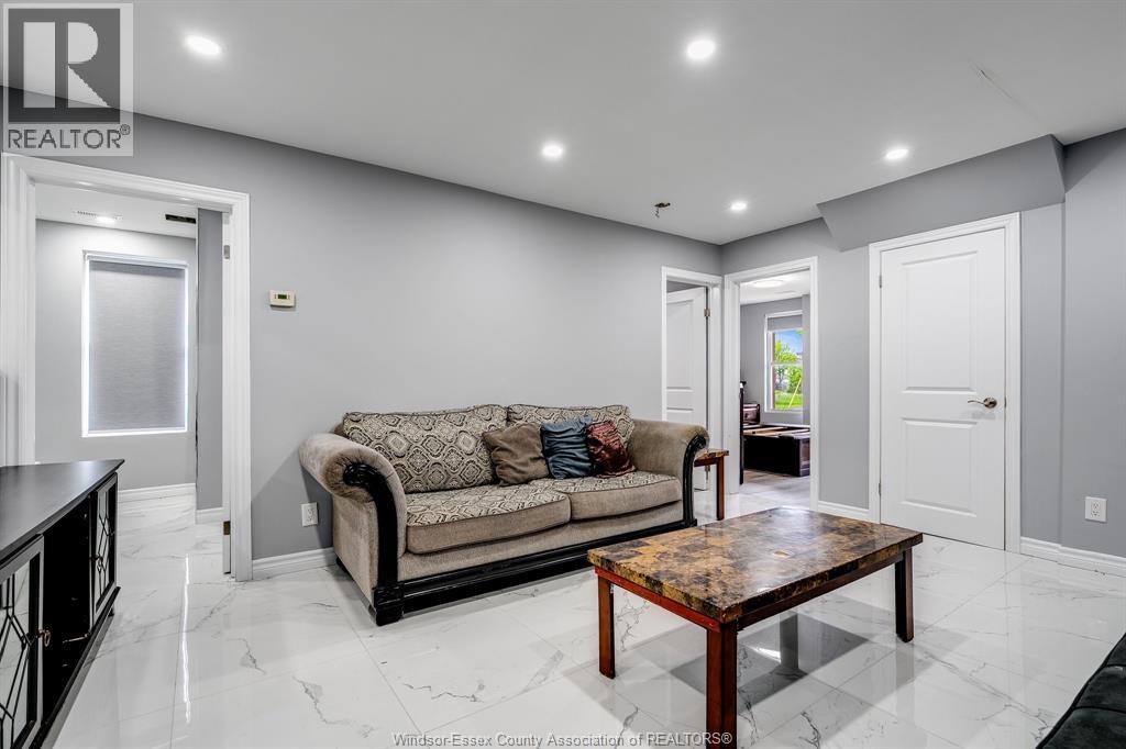 559 Chatham STREET East - 5