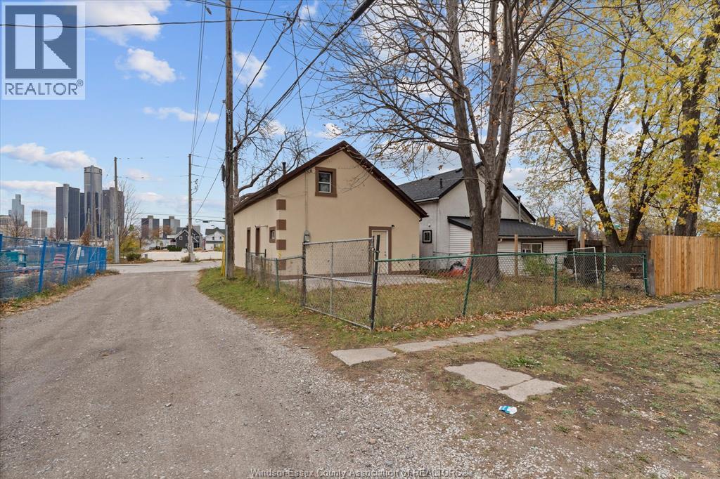 559 Chatham STREET East - 32