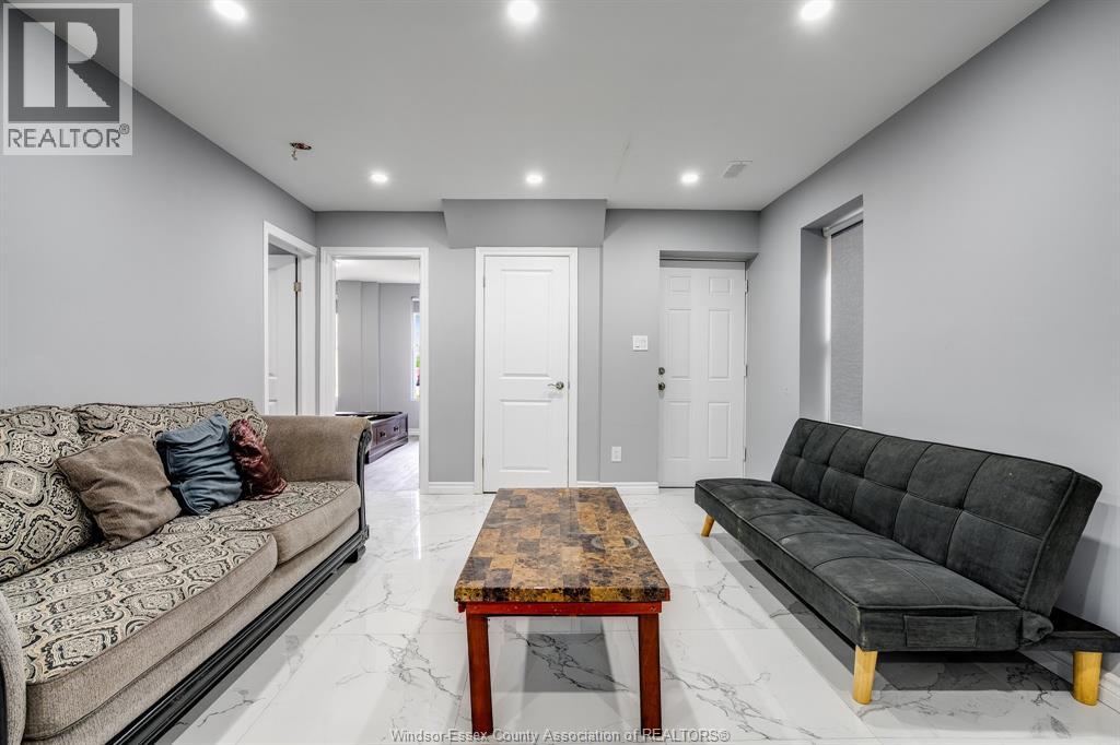 559 Chatham STREET East - 4