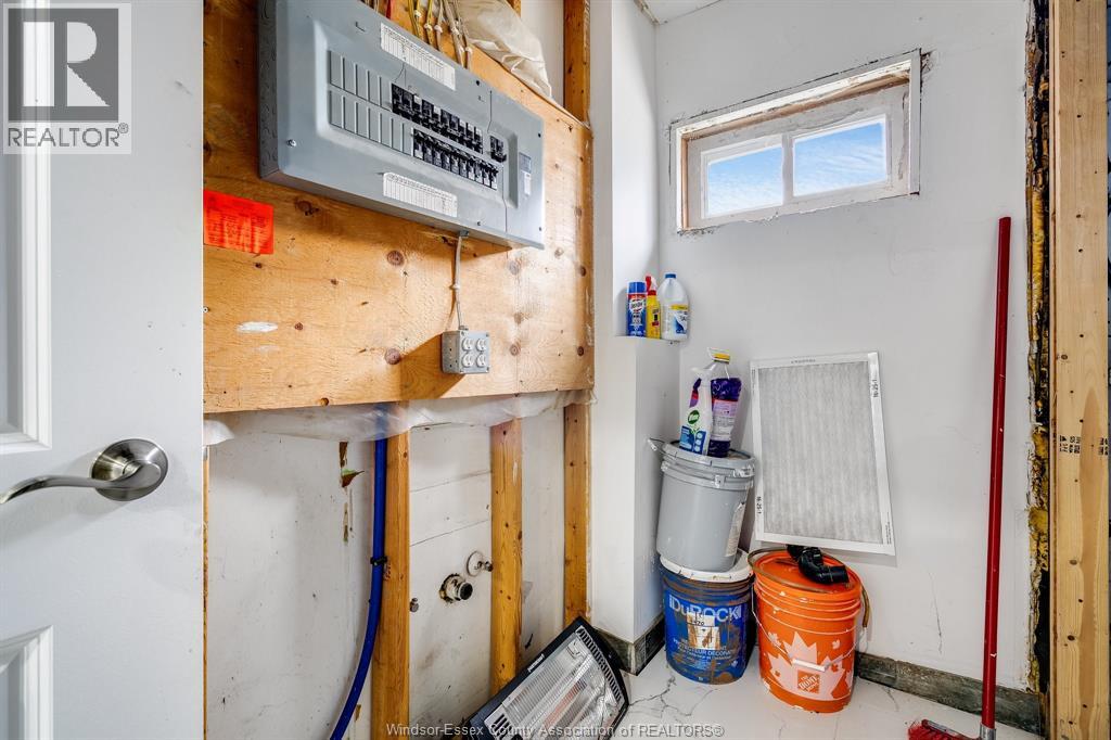 559 Chatham STREET East - 23
