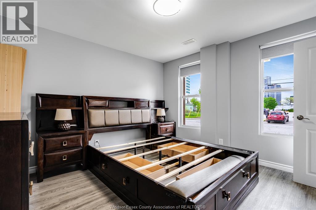 559 Chatham STREET East - 10