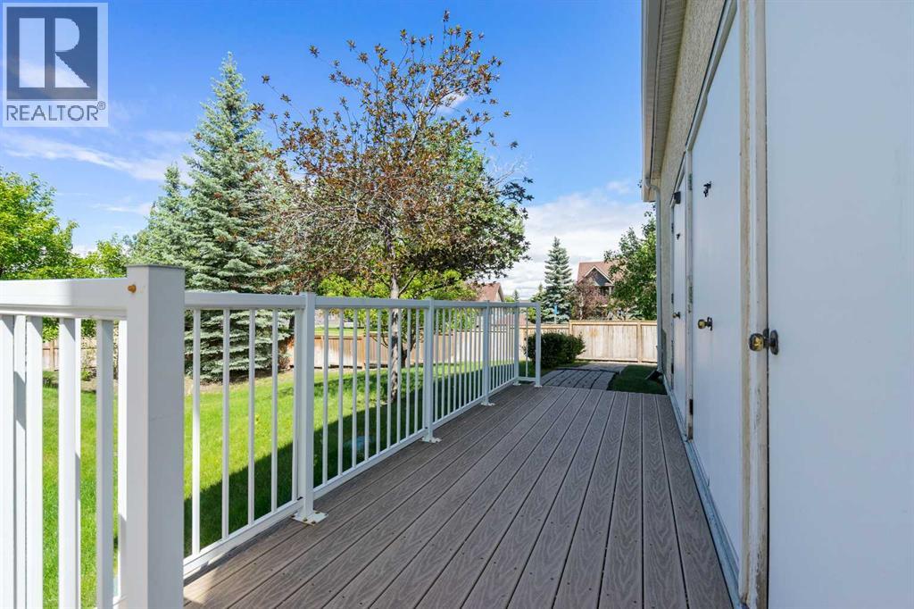 Walkway from the front to the entrance