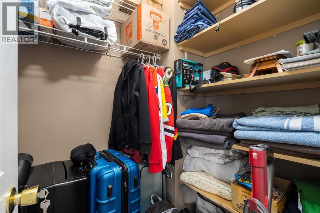 walk-in closet