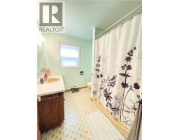 Dining room - 3 Honey Street, Chatham, NB E1N3R7 Photo 9